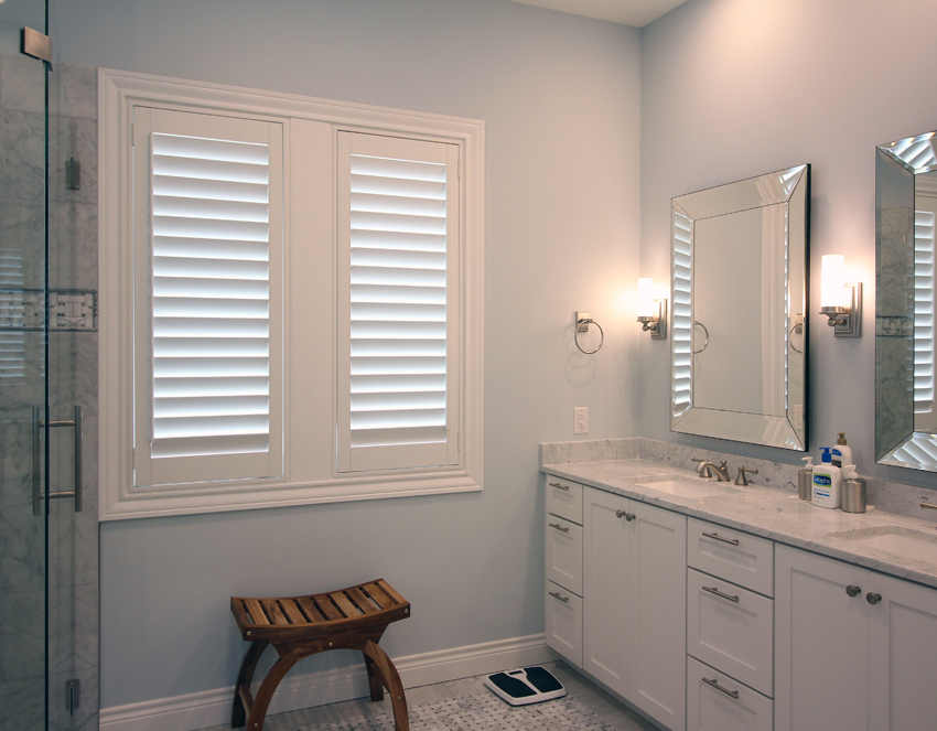 Contemporary zebra shades in a Coral Springs dining room