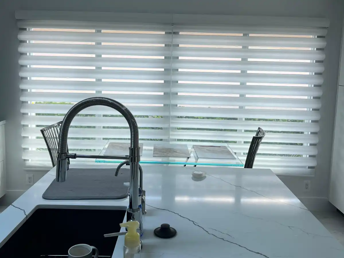 Cordless window blinds in a Coral Springs bedroom